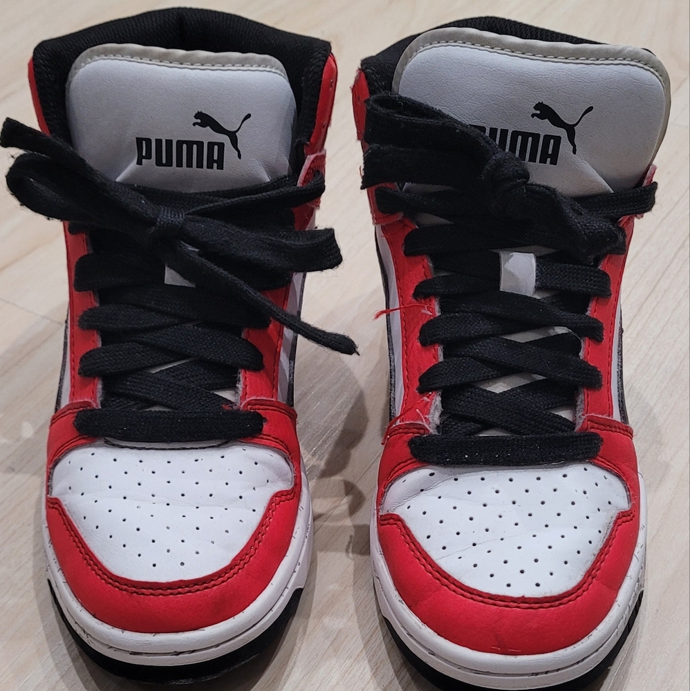 Big boys shoes Puma  size 4